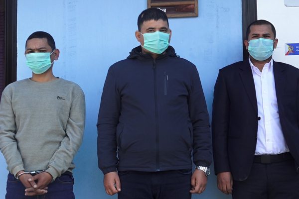 तस्करले नै दिन्थे अध्यागमनका अधिकृतलाई फोन, हप्ता दिनमै परिर्वतन हुन्थे मोबाइल