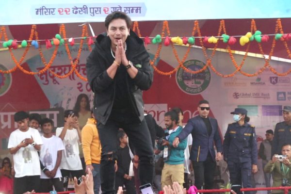 सुदूरपश्चिम महोत्सवमा नायक पल शाहको ३ तोलाको सुनको ‘ब्रासलेट’ हरायो