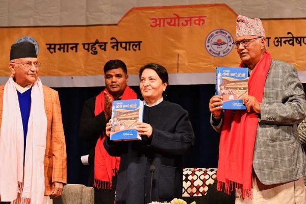 विद्यादेवी भण्डारीद्धारा ‘संसद्‌मा केपी शर्मा ओली’ नामक पुस्तक लोकार्पण