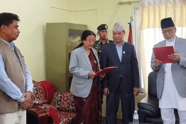 नाउपाकी सांसद थापाले लिइन् पद तथा गोपनीयताको शपथ