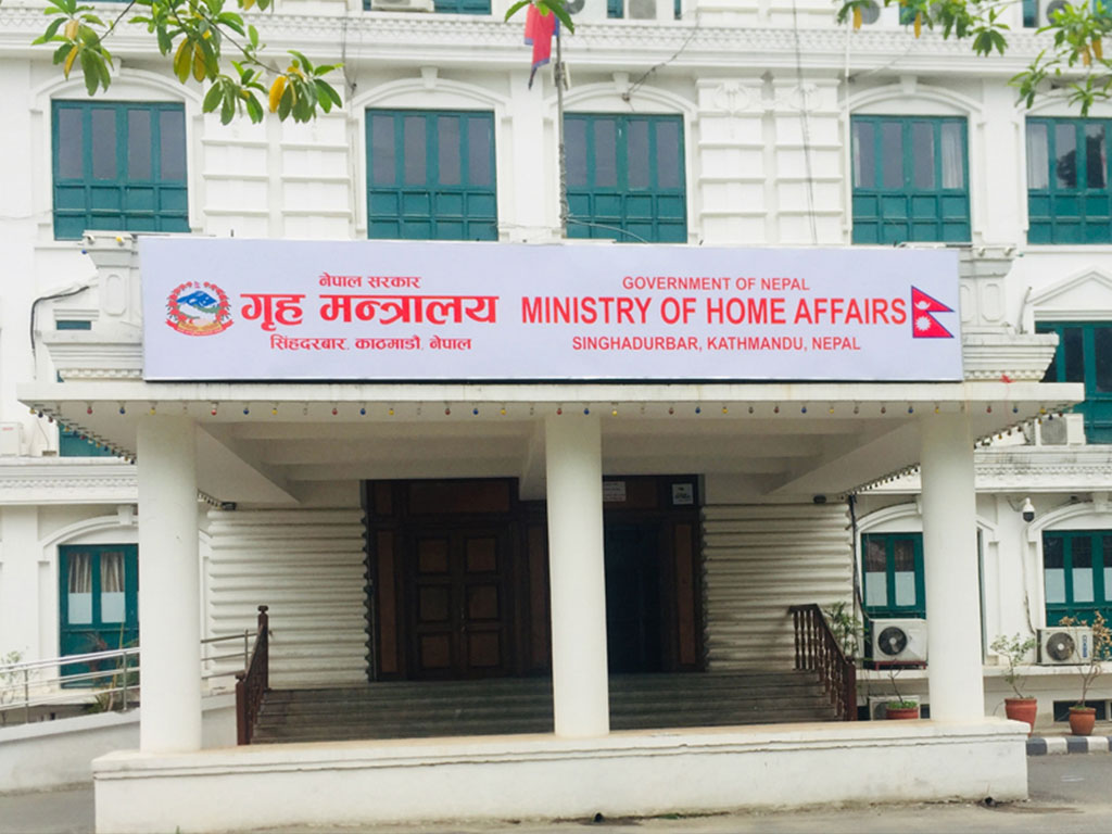 नेपाल प्रशासन सेवा, प्रमुख जिल्ला अधिकारी, पदस्थापन, निर्णय, गृह मन्त्रालय, उपप्रधान, गृहमन्त्री, नियुक्ति, केदारनाथ शर्मा, नेत्र प्रसाद सुवेदी, पदवी