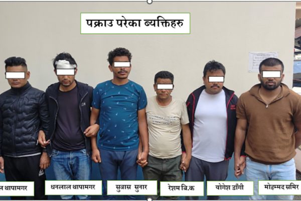 पक्राउ परेका डाँगी न्यूरोड ताम्राकार कम्पलेक्सको मोवाइल पसल संचालक हुन् । उनले चोरी भएको बोबाइल किनबेच गरेक प्रहरीको भनाइ छ । समिर पनि मोबाइल किनबेचमा संलग्न भएका हुन् ।