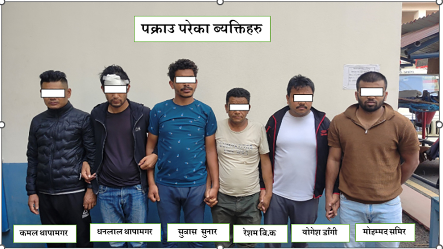 पक्राउ परेका डाँगी न्यूरोड ताम्राकार कम्पलेक्सको मोवाइल पसल संचालक हुन् । उनले चोरी भएको बोबाइल किनबेच गरेक प्रहरीको भनाइ छ । समिर पनि मोबाइल किनबेचमा संलग्न भएका हुन् ।