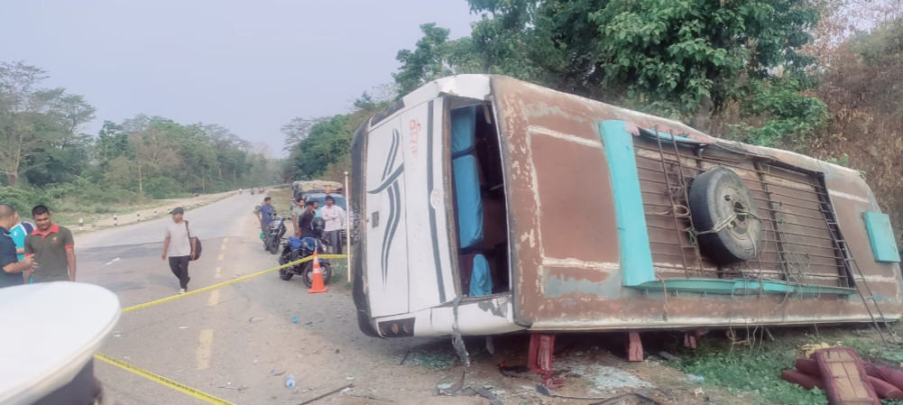 यात्रुवाहक बस दुर्घटना, ३२ घाइते