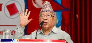 कम्युनिष्टहरूले कम्युनिष्ट सिद्धान्तलाई सिध्याउन लागिपरेका छन्: माधव नेपाल