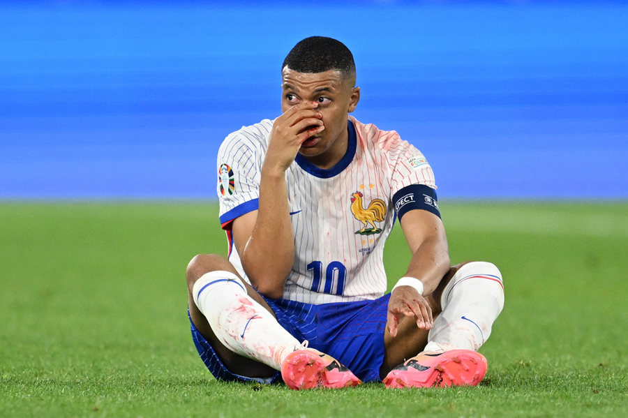 अष्ट्रियामाथि फ्रान्सको संघर्षपूर्ण जित, एमबाप्पे घाइते