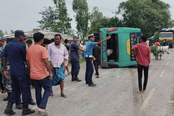 रौतहटमा बस दुर्घटना हुँदा १८ वर्षीया युवतीको मृत्यु, चालक फरार
