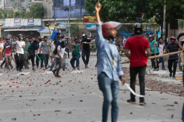 विद्यार्थीको प्रदर्शन चर्किदै गएपछि बंगलादेशमा कर्फ्यू जारी, देशभर सेना परिचालन