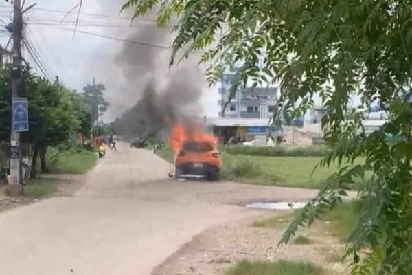 रेलमार्गको सर्भे गर्ने टोली चढेको गाडीमा आगजनी