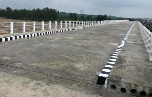 गएरातिदेखि परेको अविरल वर्षाले भत्कायो फूलजोर खोला पुल