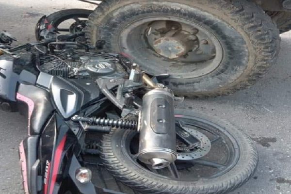 टाटा सुमो र मोटरसाइकल ठोक्किँदा दुई जनाको मृत्यु