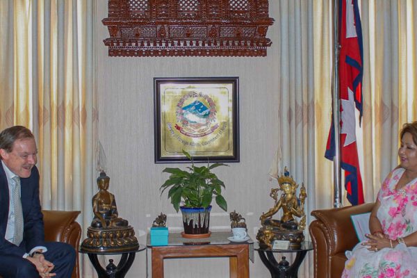 परराष्ट्रमन्त्रीसँग बेलायती राजदूतको शिष्टाचार भेट