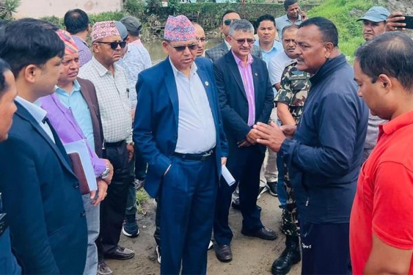 मन्त्री दाहालद्वारा बनेपाको डुबान क्षेत्र अवलोकन