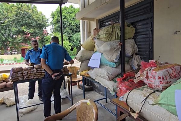 पर्सामा ४८९ केजी लागुऔषधसहित एक व्यक्ति पक्राउ, ठूलो परिमाणमा अवैध सामान बरामद