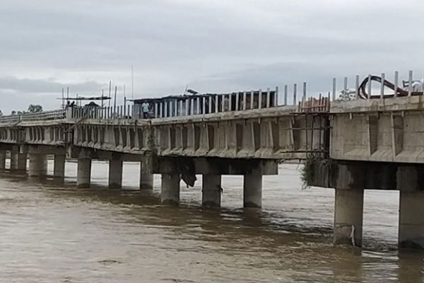 कमला नदीमा पुल भासियो, नयाँ पुलको माग