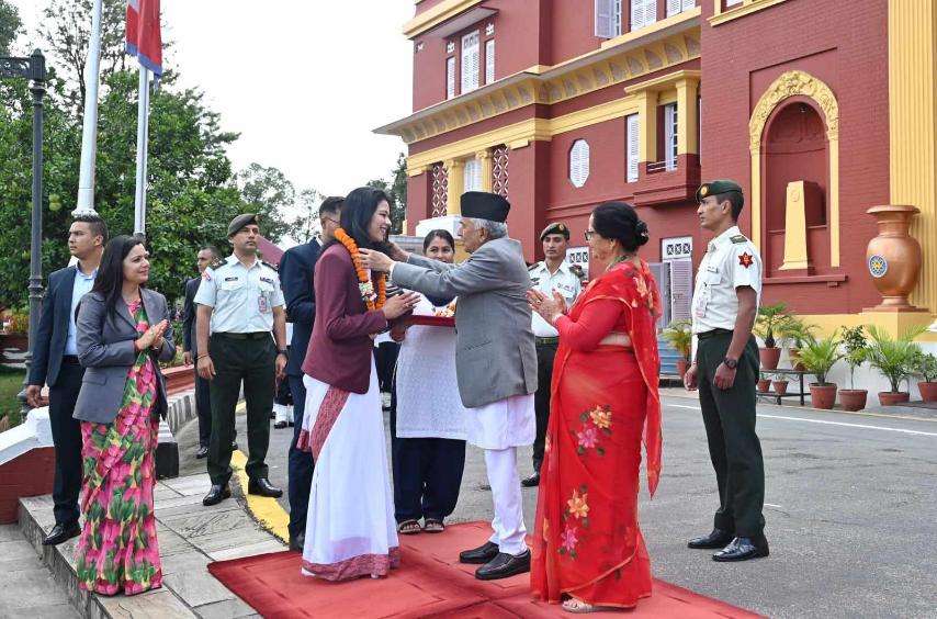 राष्ट्रपति पौडेलबाट पदक विजेता पलेशालाई सम्मान