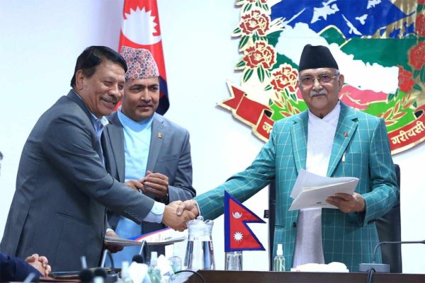प्रधानमन्त्री केपी शर्मा ओली र मन्त्रीहरुबीच कार्यसम्पादन सम्झौता