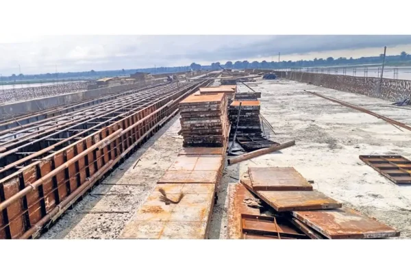 महाकाली नदीको चारलेन पुल निरीक्षणमा गृहमन्त्री र भौतिक पूर्वाधारमन्त्री