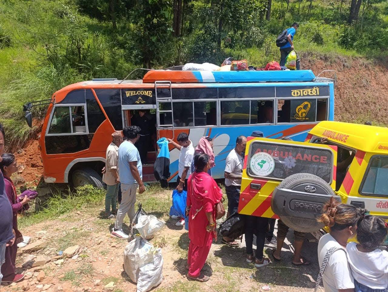 काभ्रेको भुम्लुमा बस दुर्घटना, ७ जना घाइते