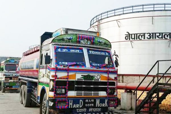 घट्यो पेट्रोल र डिजेलको मूल्य