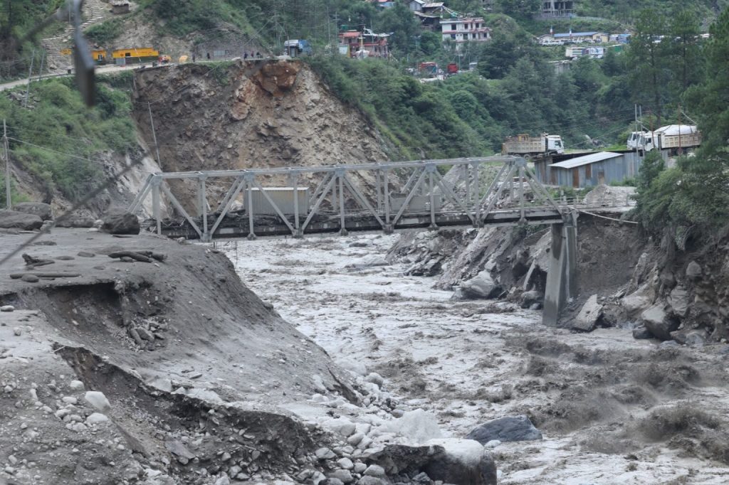 प्रधानमन्त्री ओलीद्वारा भोटेकोशी बाढी पीडित क्षेत्रको स्थलगत अवलोकन

