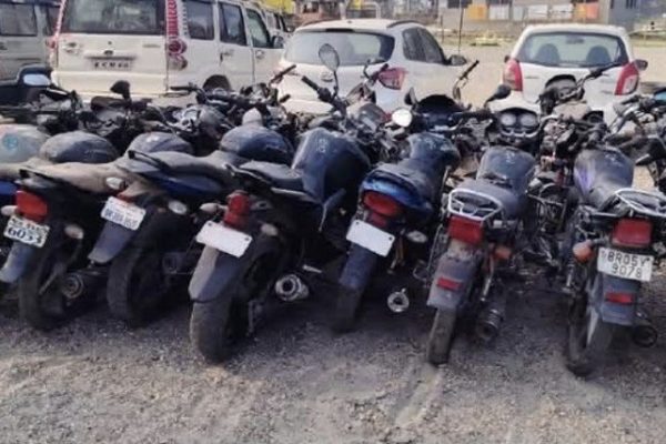 रौतहटमा १५ मोटरसाइकलसहित अवैध सामान बरामद